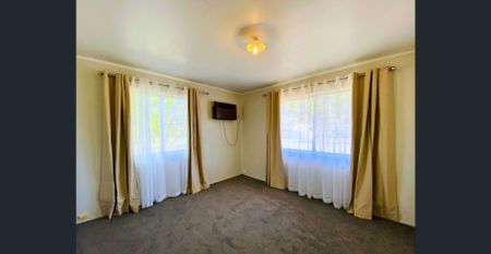 COZY 3-BEDROOM HOME ON LARGE FULLY FENCED BLOCK WITH AIR-CONDITIONING THROUGHOUT! - Photo 5