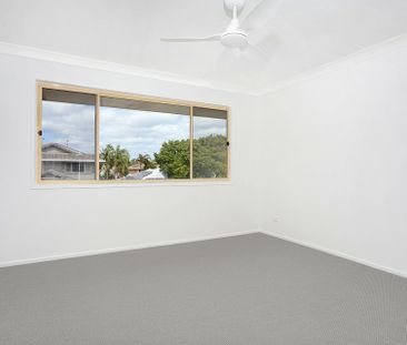 FRESHLY UPDATED COOMERA GEN AWAITS YOU - Photo 2
