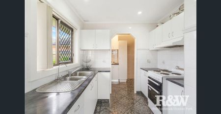 Charming 3 Bedroom Family Home - Photo 4