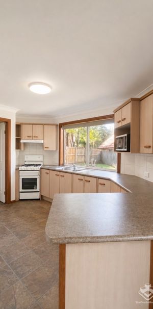 Quality furnished unit in prime location. - Photo 1
