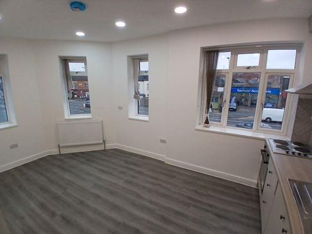 2 bedroom flat to rent - Photo 2