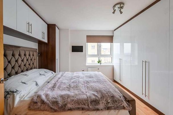 St Davids Square, Isle Of Dogs, E14 - Photo 1