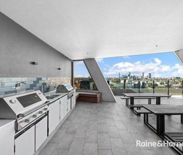 Resort-Style Living in a Modern Toowong Apartment - Photo 4