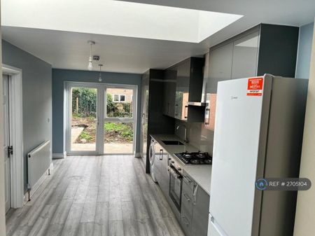 1 bedroom in a house share to rent - Photo 5