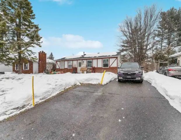 20 Dundegan Dr. #B: 2 Bedroom Apartment (Kanata, Ottawa) | 20 Dundegan Drive, Ottawa - Photo 1