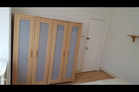 Room in a Shared House, Chapter Road, NW2 - Photo 3