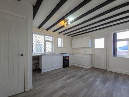 2 bedroom semi-detached house to rent - Photo 4