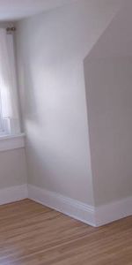 BRIGHT SPACIOUS ONE BEDROOM - Photo 4