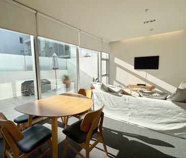 Sunny Two-Bedroom Apartment in the Heart of Freemans Bay - Photo 4