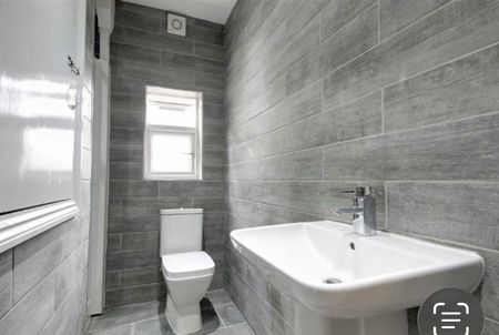 3 Bed Maisonette, Claude Road, E13 - Photo 3