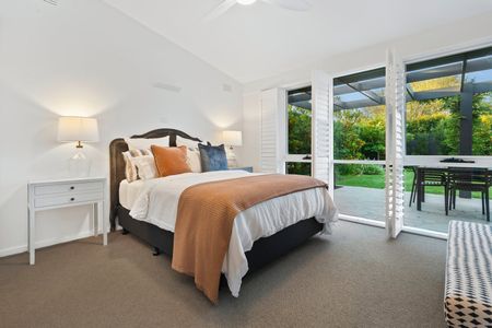 FULLY FURNISHED STUNNING RENOVATED HOME IN PRIME LOCALE - Photo 3