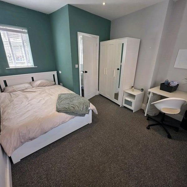 1 bedroom in a house share to rent - Photo 1