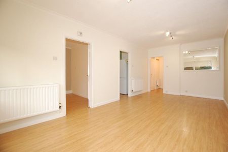 1 bedroom ground floor flat to rent - Photo 3