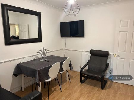 1 bedroom in a house share to rent - Photo 2