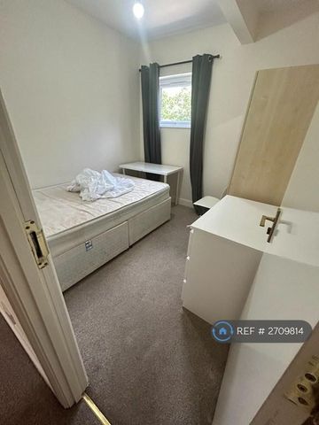 6 bedroom terraced house to rent - Photo 3