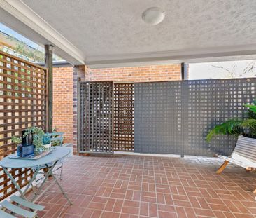 Ground Floor Garden Apartment - Style and Convenience are Key! - Photo 3