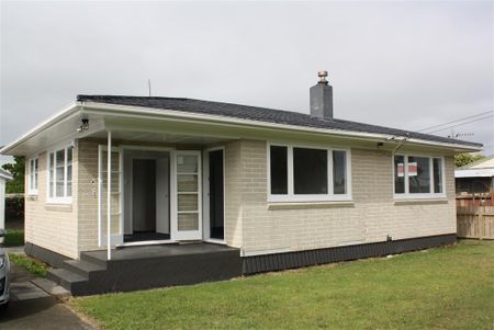 MANGERE EAST - 2 bedroom home - Photo 3