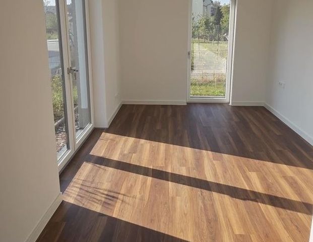 Ihr neuer Wohntraum im attraktiven Neubau, große Terrasse, ruhige Lage mit viel Grün! - Foto 1