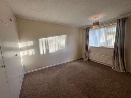 West Croft, Wyke, Bradford, BD12 - Photo 2