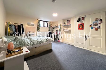 8 Bedroom Mid Terraced House for rent in Regent Park Avenue - Photo 4