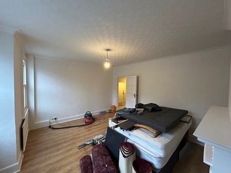 2 Bed Flat, Townmead Road, SW6 - Photo 2