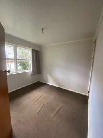 This three-bedroom home offers comfortable living in one of Hamilton’s most convenient areas. - Photo 2