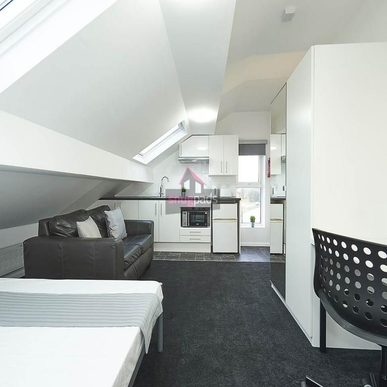 Studio to rent - Photo 1