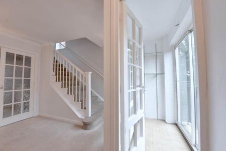 4 bedroom end of terrace house to rent - Photo 2