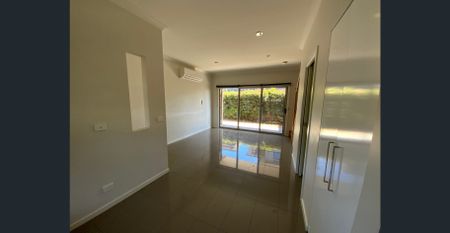 LOW MAINTENANCE, BRIGHT & MODERN - Photo 2