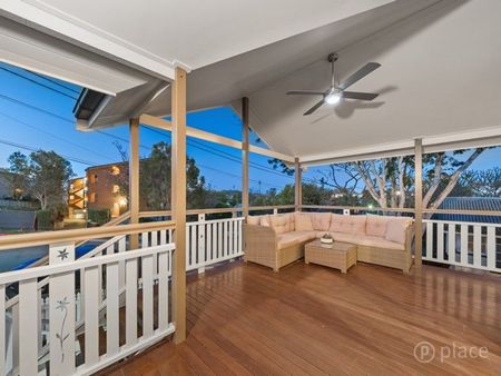 Stylish home in enviable location - Photo 2