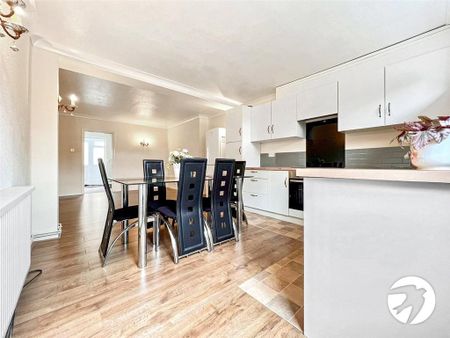 3 bedroom end of terrace house to rent - Photo 2