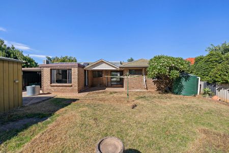 Spacious Family Home for Rent in Marion - Photo 3