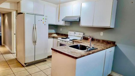 For Lease - 5292 Longhouse Crescent Unit# Basement, Mississauga, Ontario - Photo 3