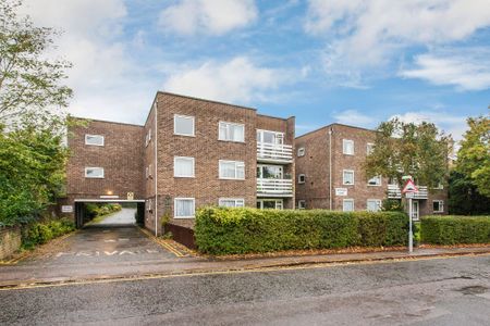 To Let 2 Bedroom Flat - Photo 2