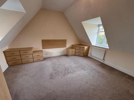 4 bedroom semi-detached house to rent - Photo 4