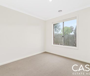 30 Fernisky Drive, Cranbourne East - Photo 4