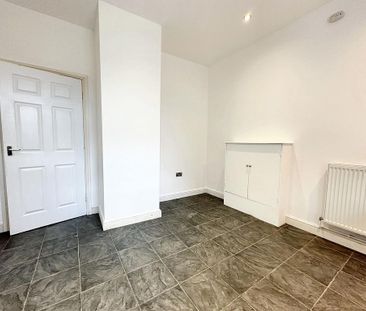 2 bedroom semi-detached house to rent - Photo 4