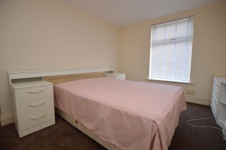 3 Bedroom End of Terrace - Photo 4