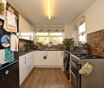 2 bedroom end of terrace house to rent - Photo 3