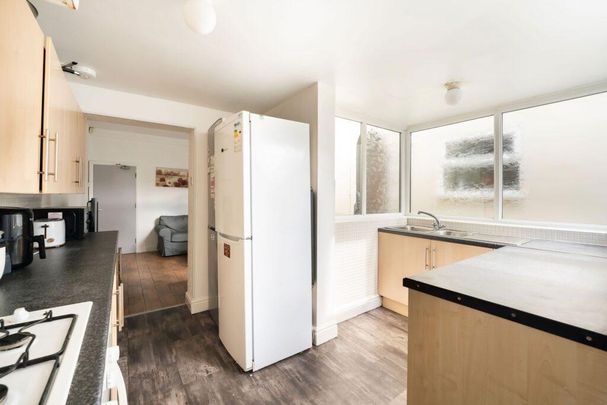 6 bedroom terraced house to rent - Photo 1