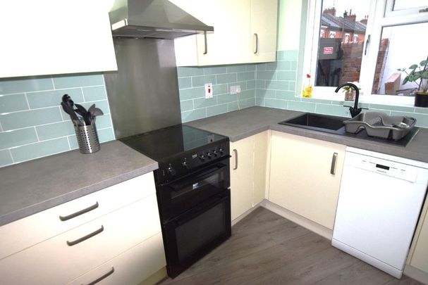 1 bedroom in a house share to rent - Photo 1