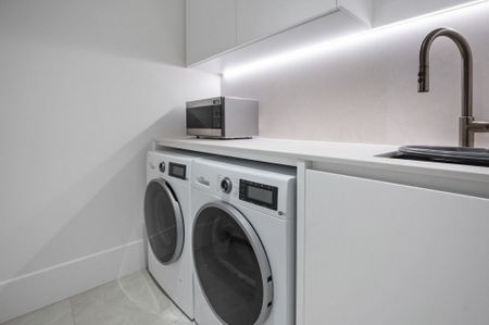 One Saint Stephens - Photo 2