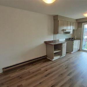 N-Rosemont 4.5 HAUT TRIPLEX près de tout; pas besoin de voiture! - Photo 2