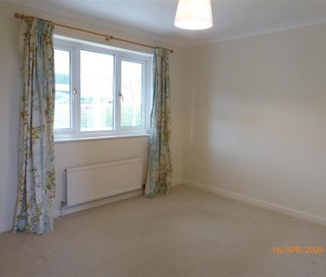 3 bedroom detached bungalow to rent - Photo 6