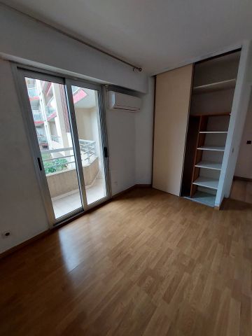 Location Appartement 4 pièces 81m² NICE 06200 - Photo 4