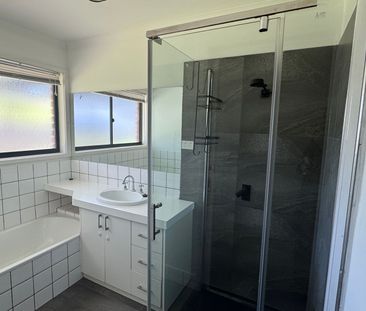 Three Bedroom Brick Home - Photo 6