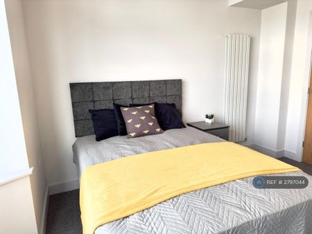 1 bedroom in a house share to rent - Photo 4