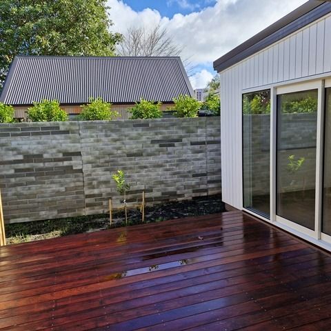 So Convenient - Photo 1