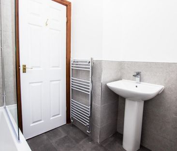 2 bedroom House To Let Total Size: 688 SQ FT - Photo 4