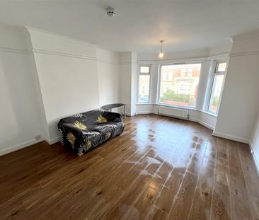 Flat 2 16 Hughenden Avenue, - Photo 3